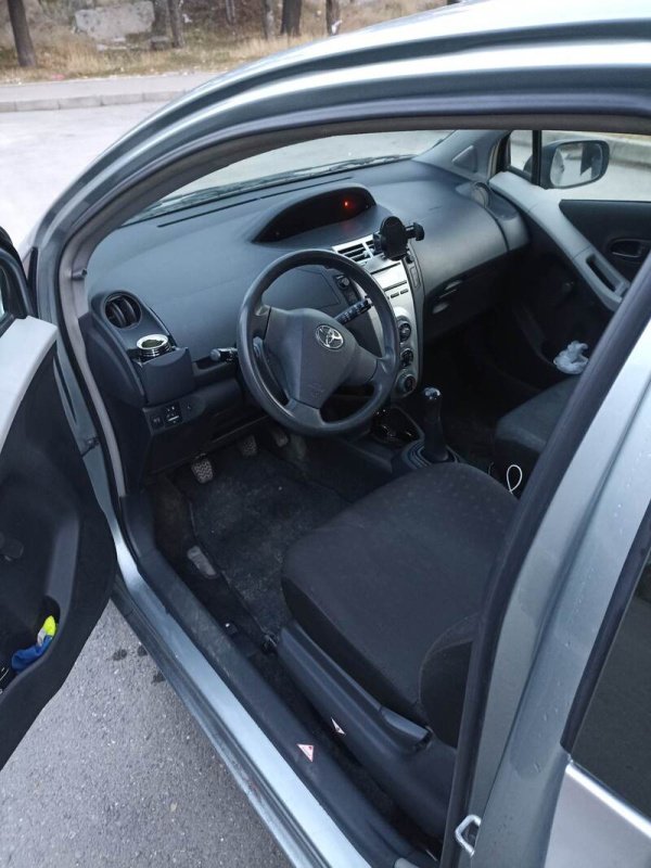 ფოტო 3 TOYOTA Yaris 2006
