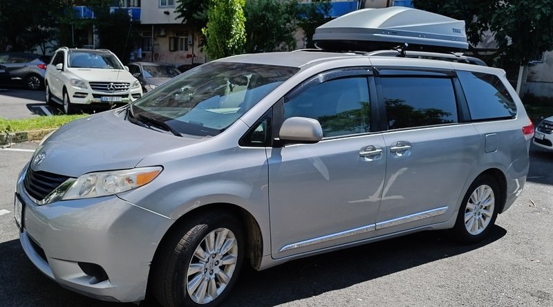 ფოტო 2 TOYOTA Sienna 2011