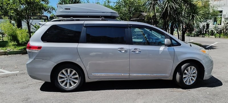 ფოტო 3 TOYOTA Sienna 2011