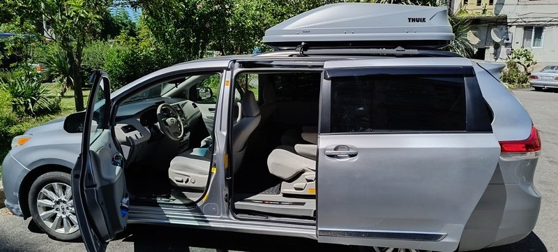 ფოტო 4 TOYOTA Sienna 2011