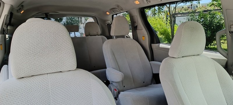 ფოტო 6 TOYOTA Sienna 2011