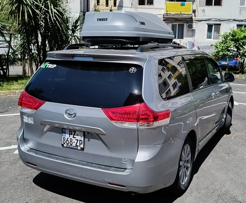 ფოტო 7 TOYOTA Sienna 2011