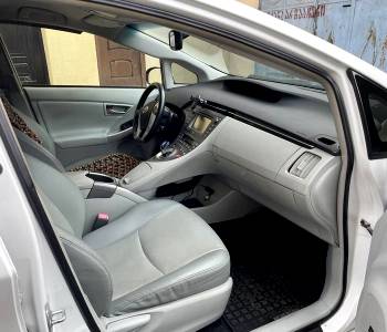 ფოტო 1 TOYOTA Prius 2013 thumb