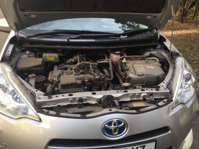 ფოტო 3 TOYOTA Aqua 2014