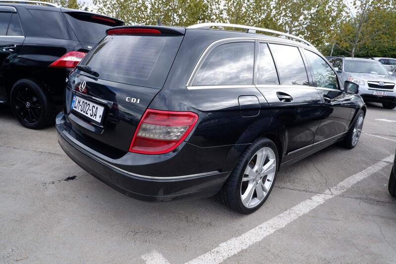 ფოტო 9 Mercedes-Benz C-Class 2010
