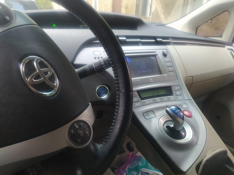 ფოტო 4 TOYOTA Prius 2014