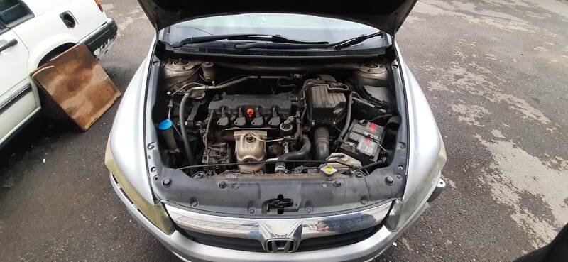 ფოტო 10 HONDA Stream 2006