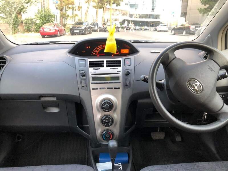 ფოტო 2 TOYOTA Vitz 2010